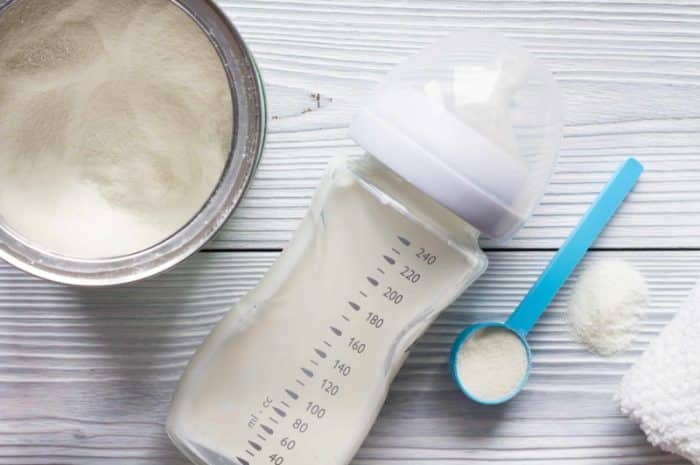Wrażliwy brzuszek u niemowlęcia: jakie mleko modyfikowane wybrać?