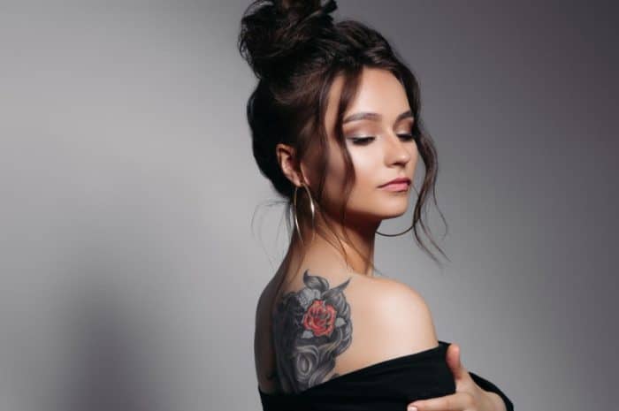 Tatuaż a karmienie piersią – czy można go bezpiecznie zrobić?