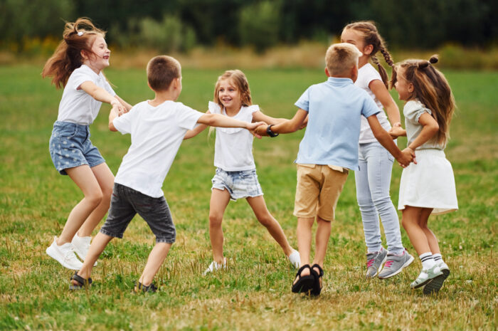 Jak rozwijać u dziecka umiejętność współpracy przez zabawy grupowe