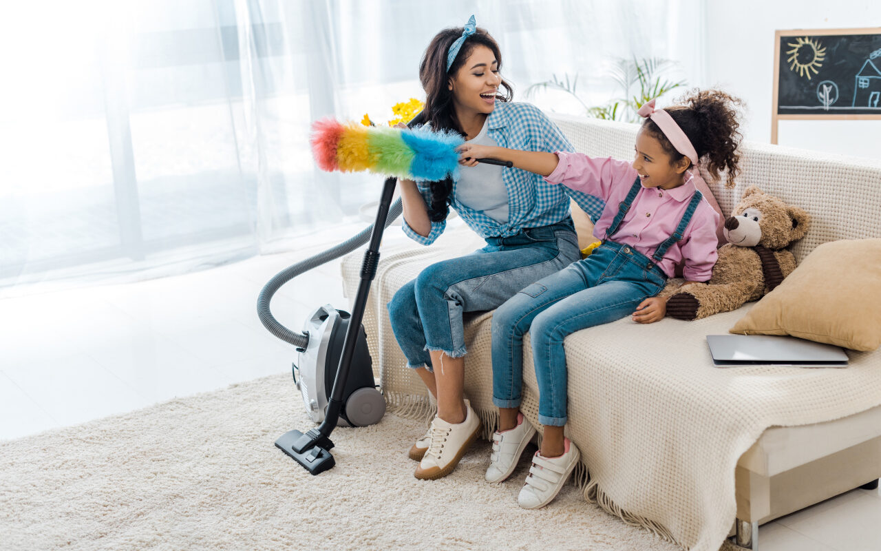 Jak wprowadzać zasady obowiązków domowych w formie zabawy