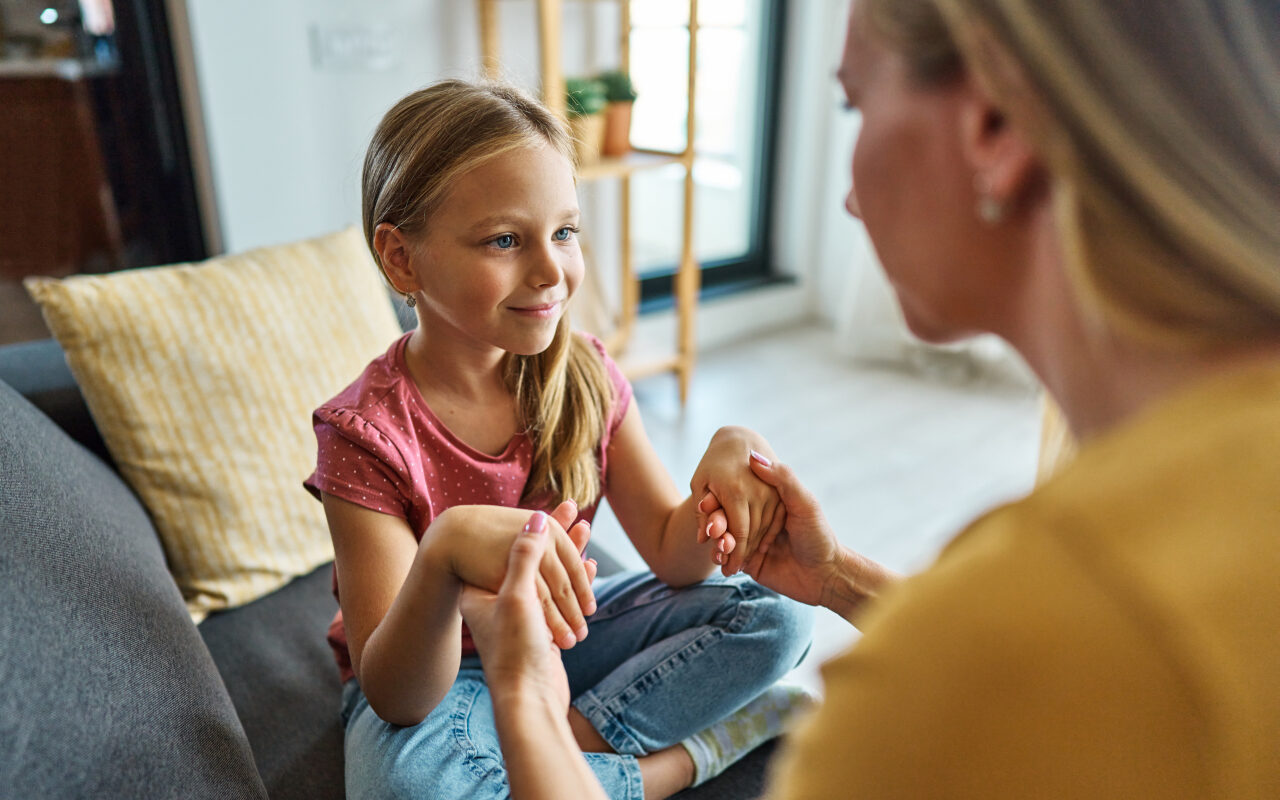 Jak wspierać rozwój emocjonalny dziecka poprzez codzienne rozmowy i słuchanie