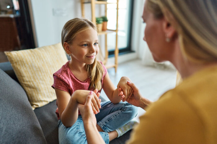 Jak wspierać rozwój emocjonalny dziecka poprzez codzienne rozmowy i słuchanie