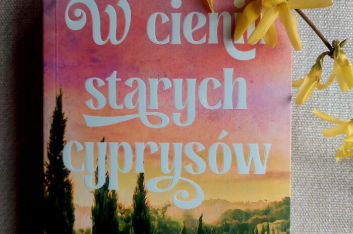 Przeczytałam „W cieniu starych cyprysów” M. Carollo i nie mogę przestać o niej myśleć! 