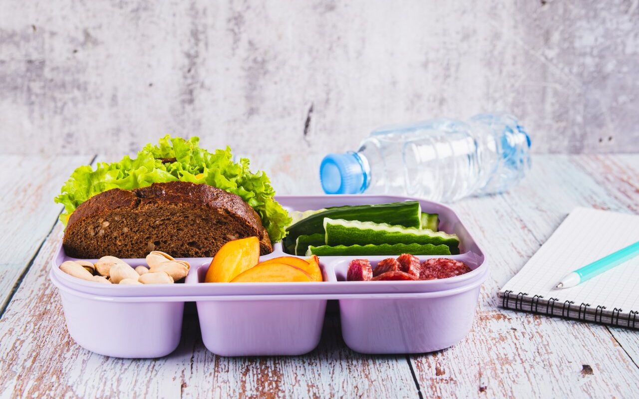 Zdrowe i smaczne lunchboxy do szkoły: pomysły i przepisy