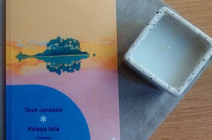 Jak zatrzymać lato na dłużej? „Księga lata” Tove Jansson – cudowna polecajka (nie tylko) dla rodziców