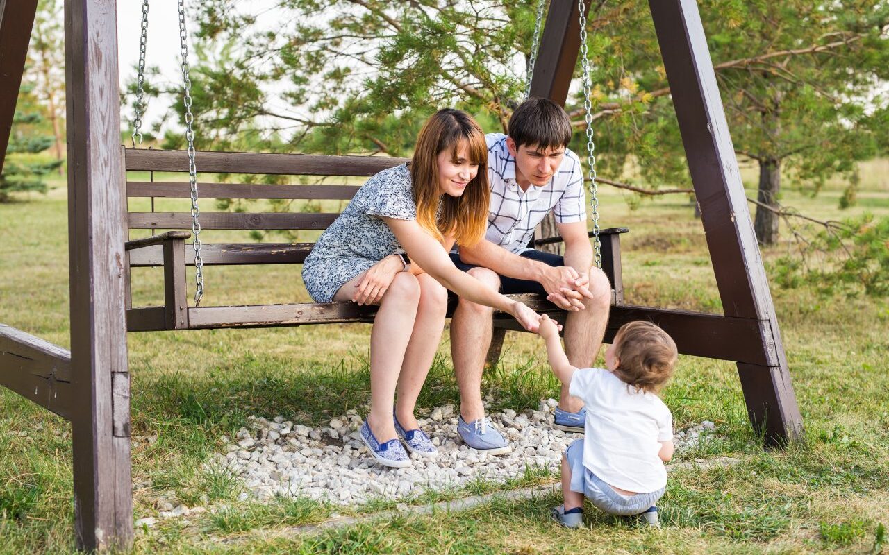 Rodzice mają różne zdanie przy dziecku: jak przerwać spór i wrócić do rozmowy?