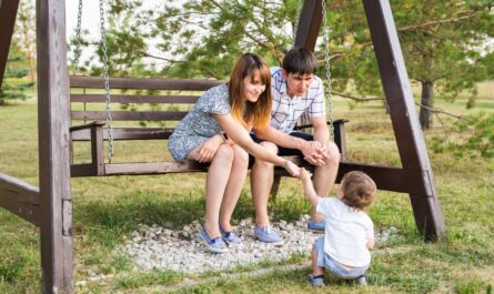 Rodzice mają różne zdanie przy dziecku: jak przerwać spór i wrócić do rozmowy?